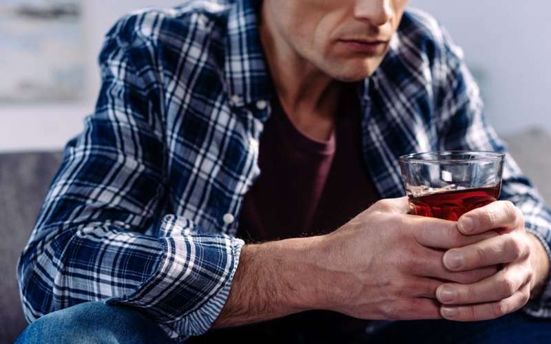 В чем разница между зависимым и выпивающим